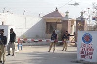 Pakistan, l’Isis assalta una scuola di polizia. Almeno 59 morti e 100 feriti