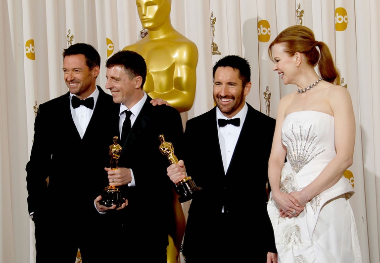 Atticus Ross e Trent Reznor alla cerimonia per la consegna degli Oscar del 2011. Foto by Dan MacMedan/WireImage.