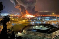 Incendio al porto di Ancona, scuole chiuse in attesa degli esami sull’aria