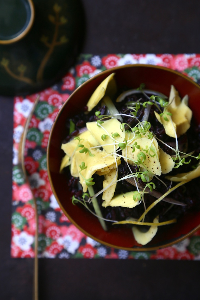 riso Venere con avocado e germogli
