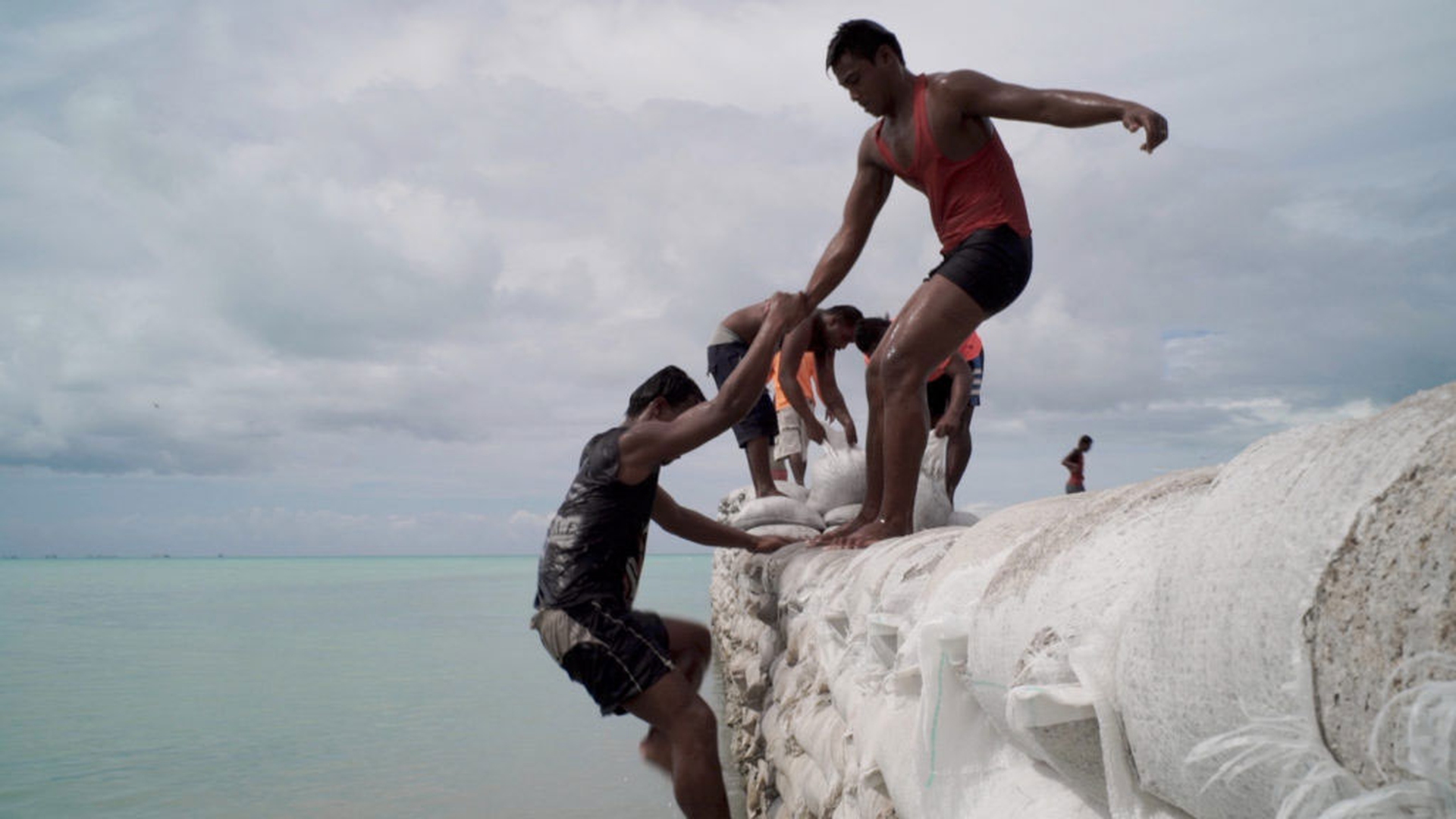 Anote's Ark, una barriera che protegge le coste di Kiribati