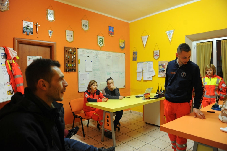 stazioni ferroviarie abbandonate