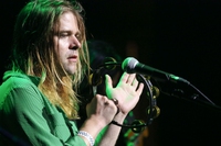 Ariel Pink partecipa alle manifestazioni di Capitol Hill e la casa discografica lo scarica