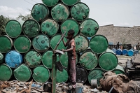 Europa e Asia costringono l’Africa a continuare a estrarre gas e petrolio
