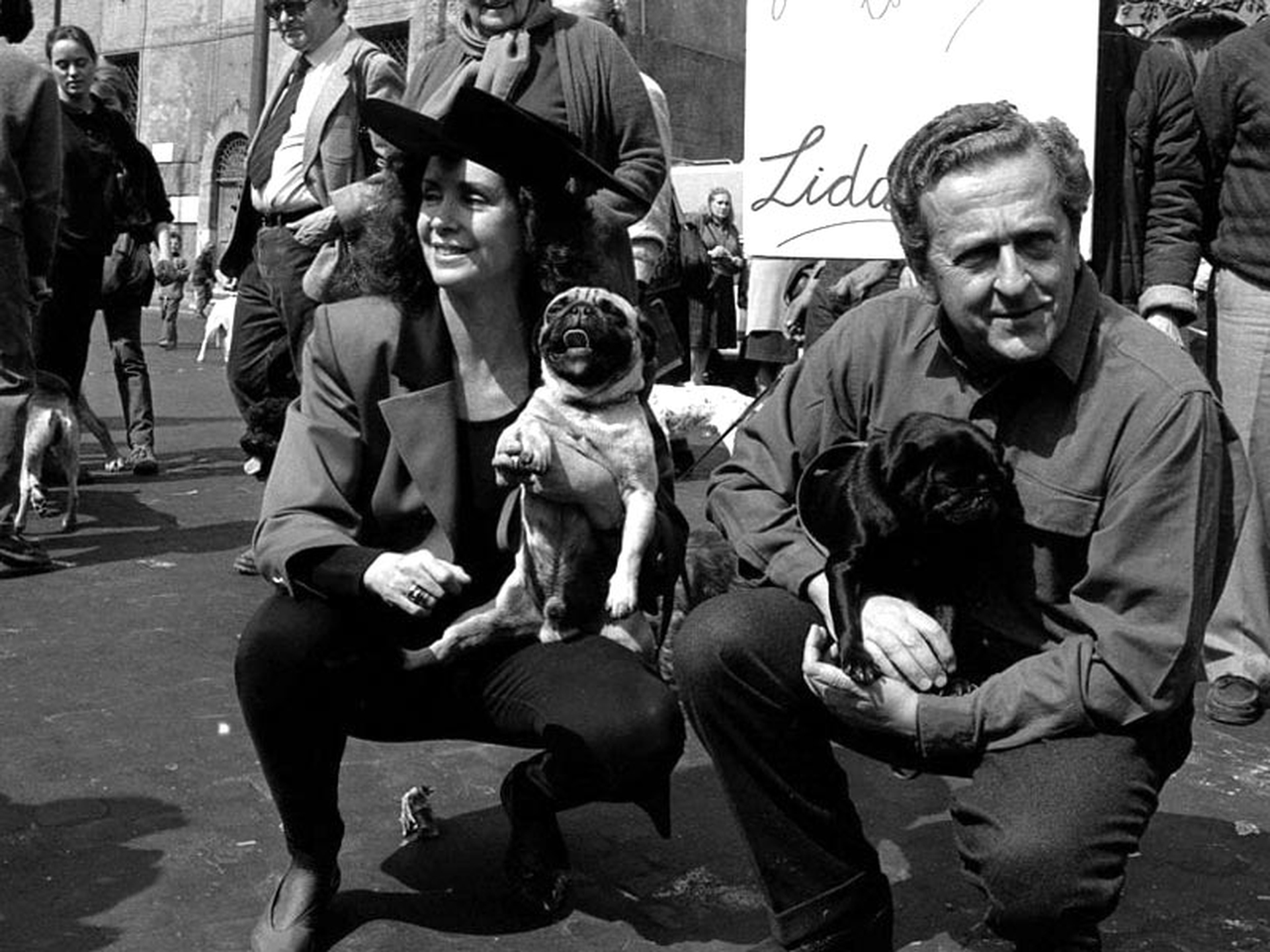 Carlo e Marina Ripa di Meana a una manifestazione per gli animali