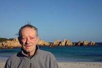 “Ognuno ha il suo posto, questo è il mio”, l’intervista a Mauro Morandi, da 30 anni eremita nell’isola di Budelli