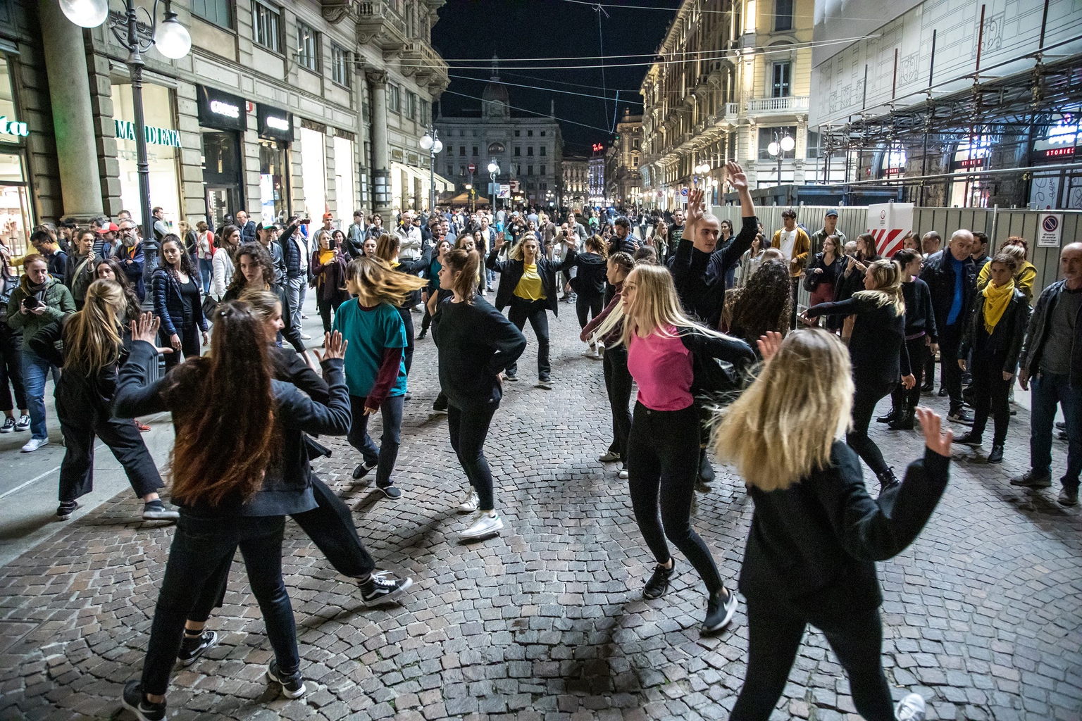 La danza come cura dell'anima lezioni nelle Rsa e nelle carceri grazie a Milano dancing city