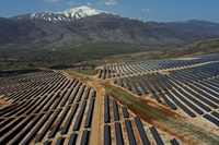 È in Grecia il più grande impianto fotovoltaico bifacciale d’Europa. L’ha costruito un colosso petrolifero