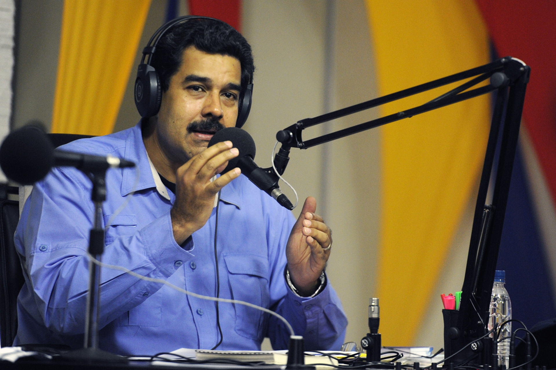3 Nicolas Maduro alla radio