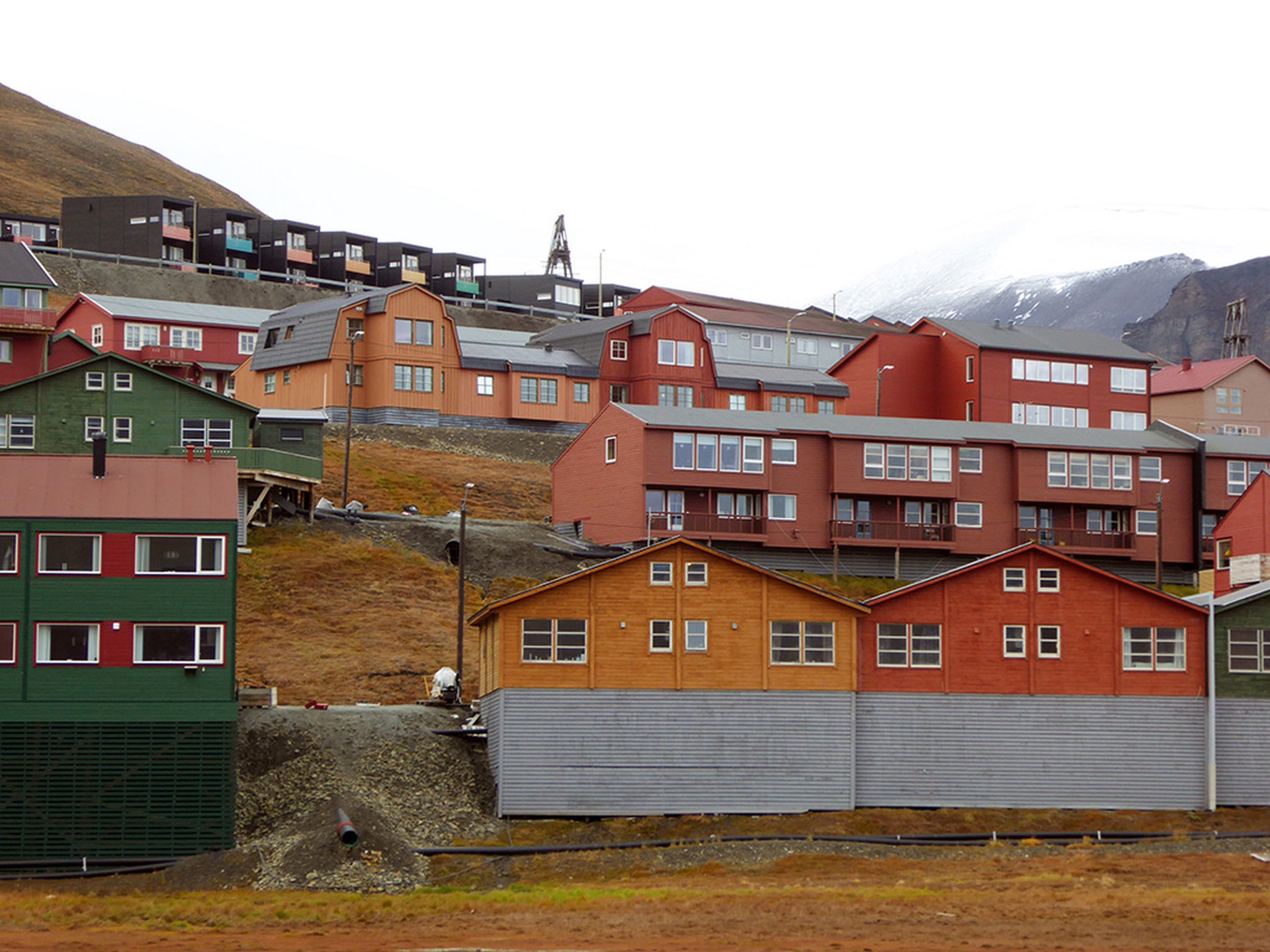 Longyearbyen è la città più popolosa delle isole Svalbard