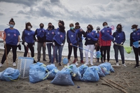 Toyota affianca Retake Roma per ripulire dai rifiuti la spiaggia di Ostia
