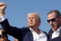 L’attentato a Donald Trump ha scatenato la tempesta complottista perfetta