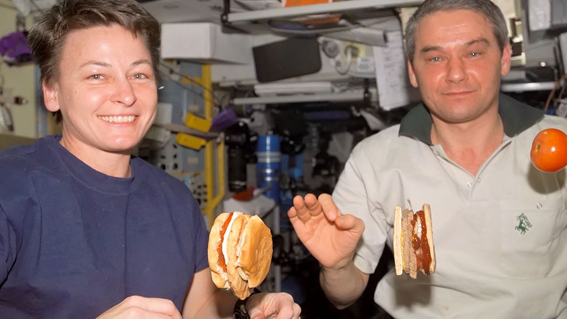 Cibo nello spazio. Dai cubetti dell'Apollo 13 ai legumi Slow Food di Samantha Cristoforetti