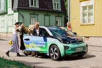 In Finlandia il primo taxi elettrico che paghi cantando