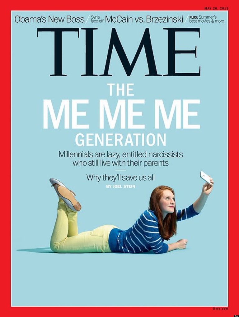 Una ragazza millennial si scatta un selfie sulla copertina del Time.