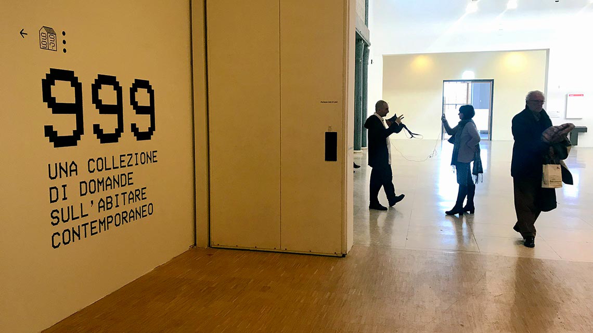 Giorno dell'inaugurazione di 999 domande: Stefano Mirti rilascia interviste