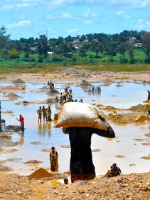 Denunciati i giganti della tecnologia per sfruttamento minorile nelle miniere di cobalto in Congo