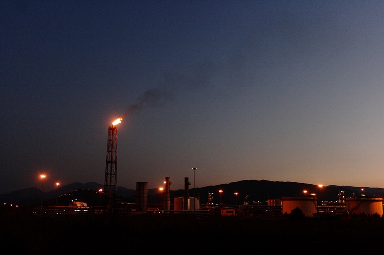 raffineria Basilicata di notte