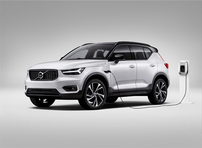 La XC40 T5 Twin Engine è il primo modello ibrido plug-in basato sulla piattaforma compatta CMA (Compact Modular Architecture) ed è dotata di un efficiente motore turbo 3 cilindri da 1,5 litri con una potenza di 180 cavalli e da un motore elettrico da 82 cavalli (60 kW). La versione completamente elettrica della XC40 attesa il 16 ottobre utilizza la stessa piattaforma. ©Volvo