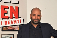 Checco Zalone, ironia dissacrante per la ricerca contro la Sma