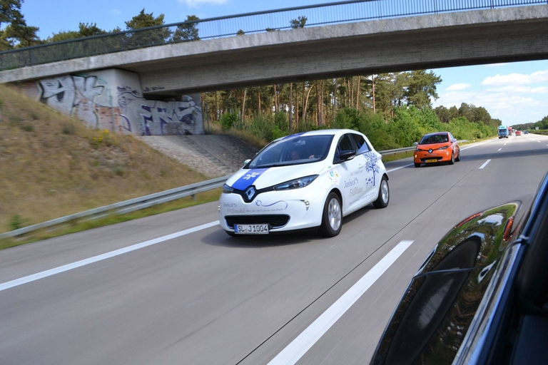 12186728_992348970823462_54