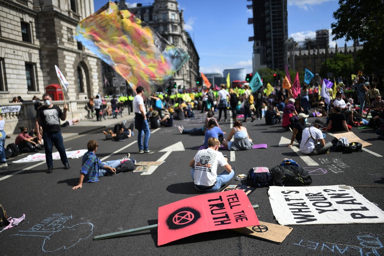 Le proteste di Extinction Rebellion a Westminster, a Londra, l'1 settembre 2020