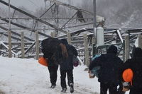 Neve e gelo minacciano la vita di centinaia di migranti in Bosnia