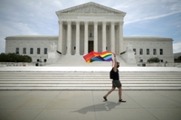 Nessuno potrà più essere licenziato perché gay o trans negli Stati Uniti, lo stabilisce la Corte Suprema