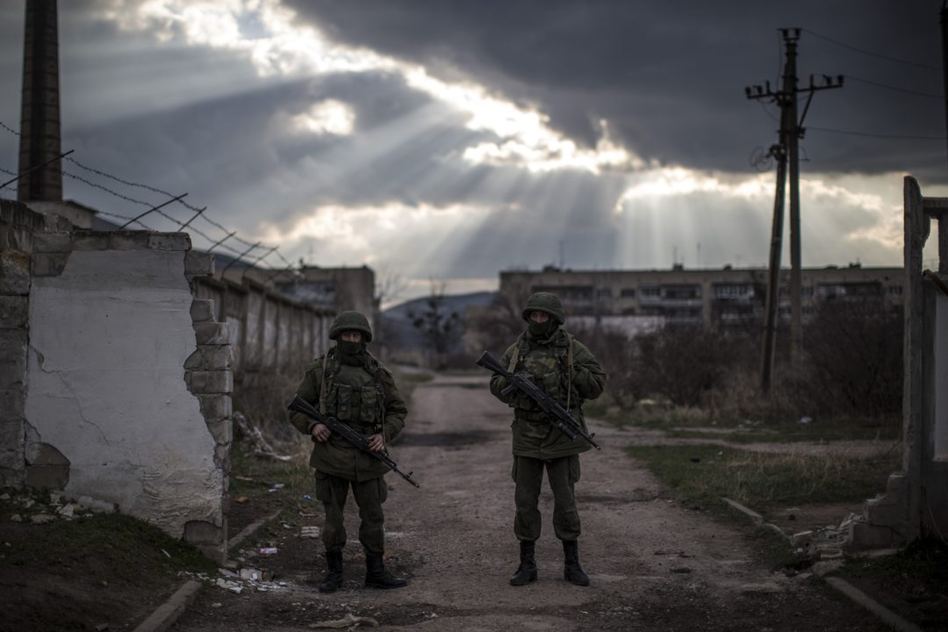 Tensions Grow In Crimea As Diplomatic Talks Continue