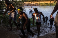 Gli Stati Uniti stanno deportando migliaia di persone ad Haiti