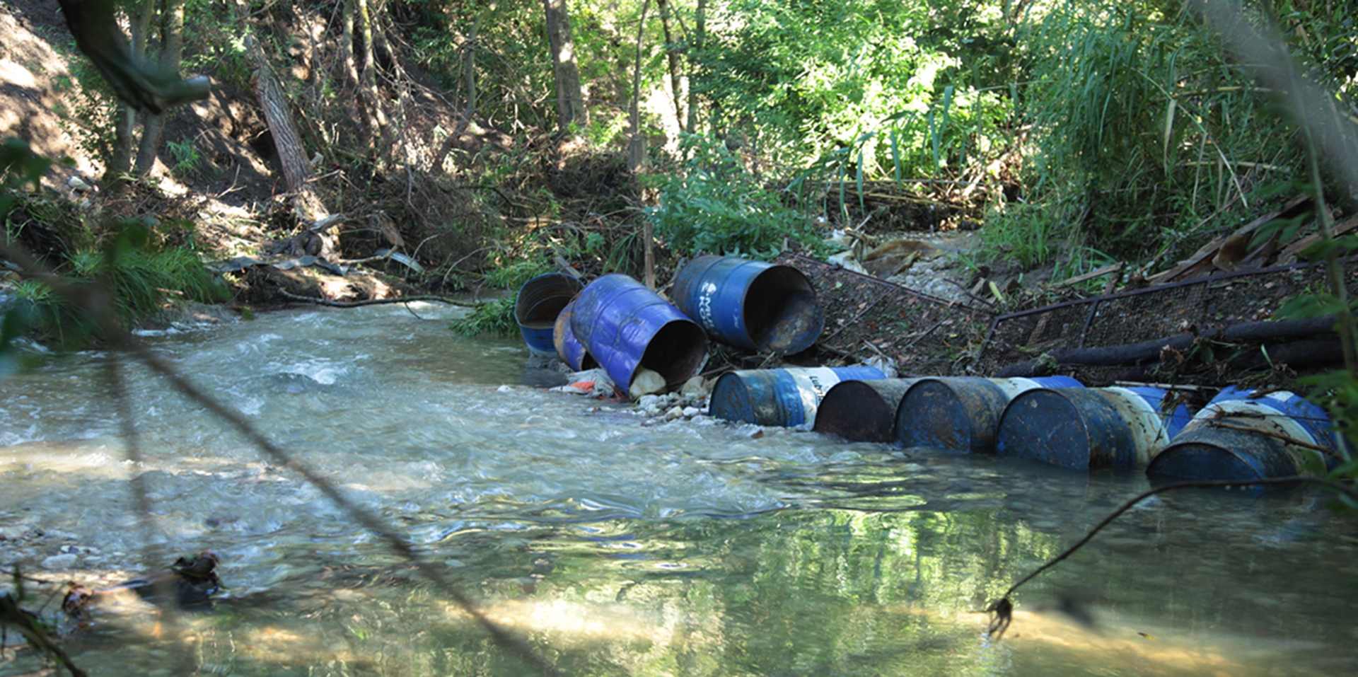 Discarica a cielo aperto nell'Oreto