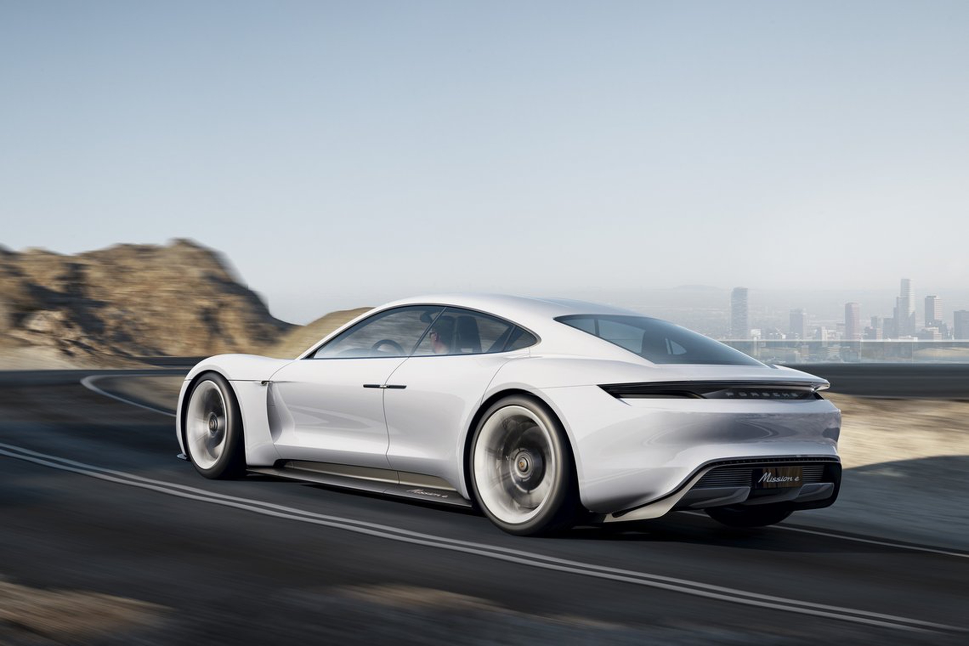 Porsche Mission E-004