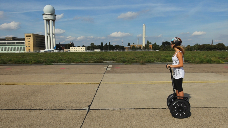 Milano sospende i servizi di condivisione di mezzi di micromobilità elettrica. Foto Sean Gallup/Getty Images