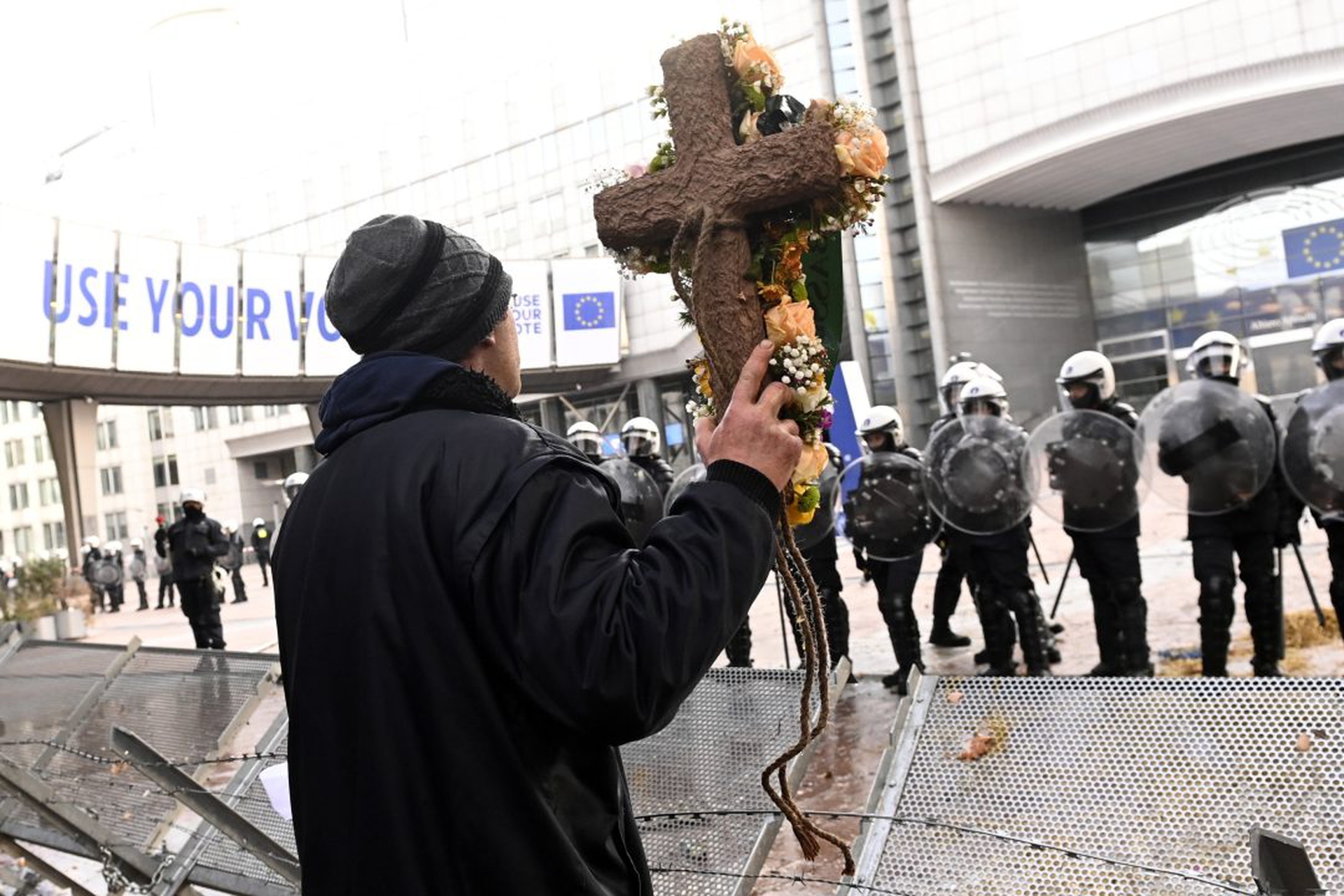 Farmers blockade of Brussels during the European summit