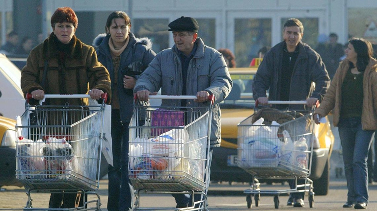 Secondo le statistiche nazionali, il 50% dei romeni vive con 150 euro al mese - foto di DANIEL MIHAILESCU/AFP/Getty Images