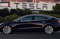 Il primo esemplare di Tesla Model 3, negli Stati Uniti costa 35mila dollari