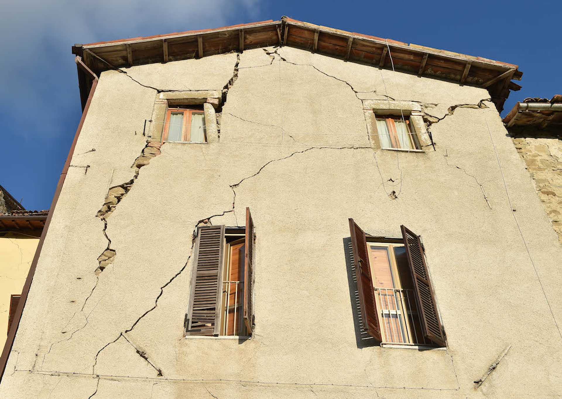 Terremoto, cosa sta succedendo in queste ore in centro Italia