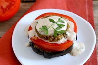 Torretta di melanzana, pomodori e falafel. La ricetta