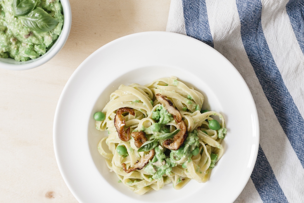 Tagliatelle with green peas and shiitake mushrooms LifeGate