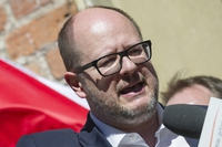 Chi era Pawel Adamowicz, il sindaco di Danzica pro-migranti ucciso in piazza