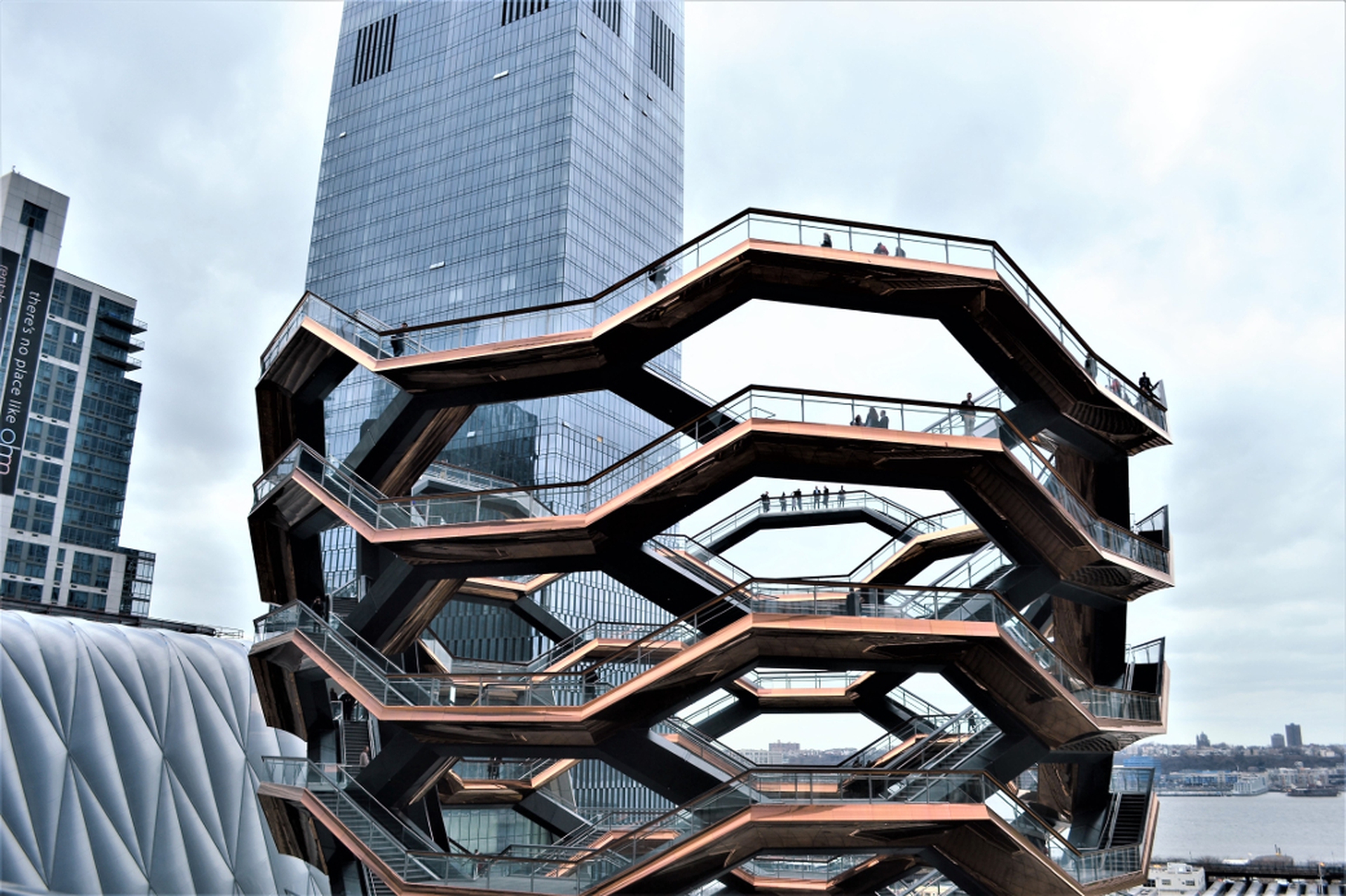 Imperdibile per l'architettura moderna e avveniristica è The Vessel a Hudson Yards