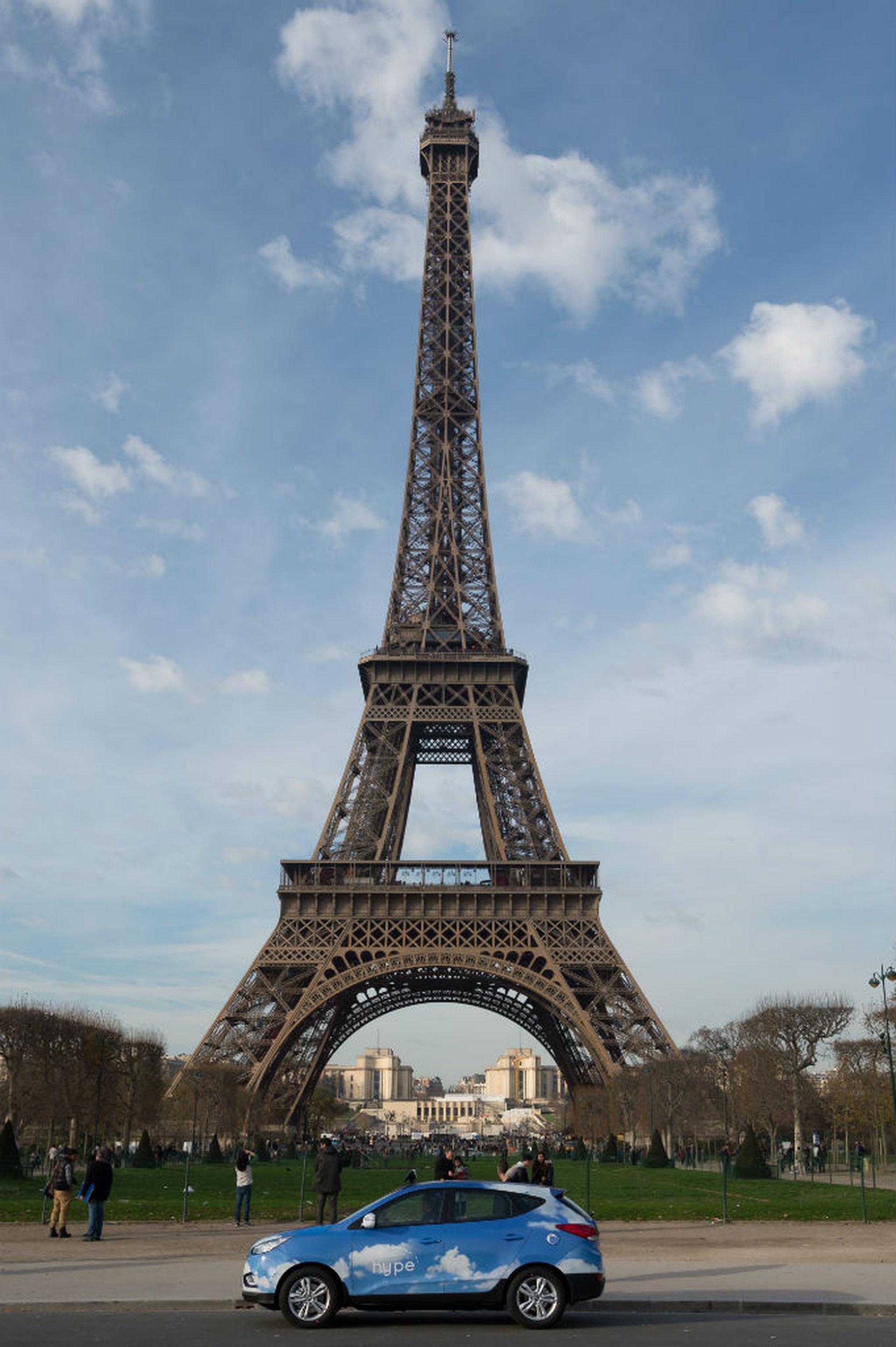 fuel-cell-taxi-in-paris-1