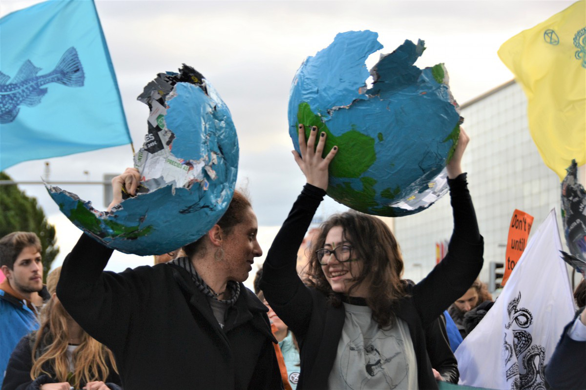 Le proteste degli attivisti alla Cop 25 di Madrid