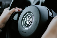 Perché l’uso della plastica nelle auto è necessario, ma deve essere sostenibile