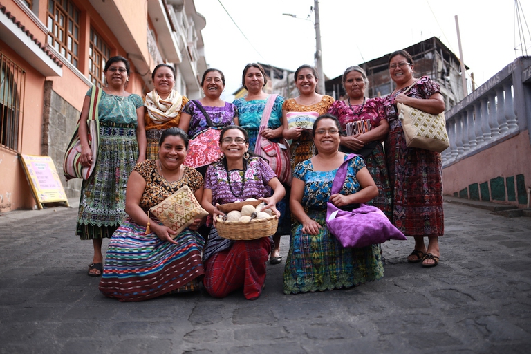 Artisan Weavers in Guatemala © Courtesy of Teixchel