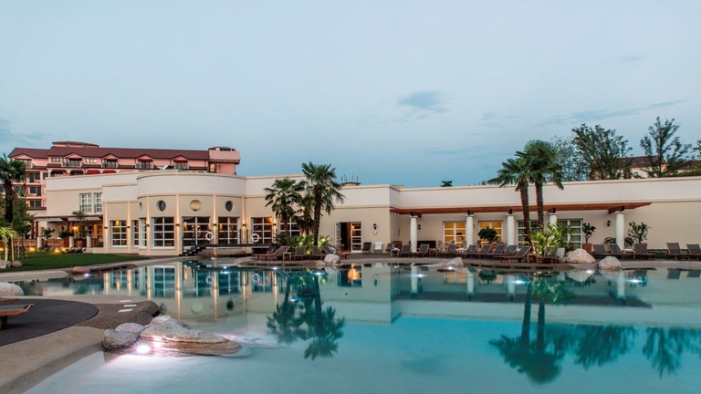 Le ampie piscine termali del Relilax a Montegrotto