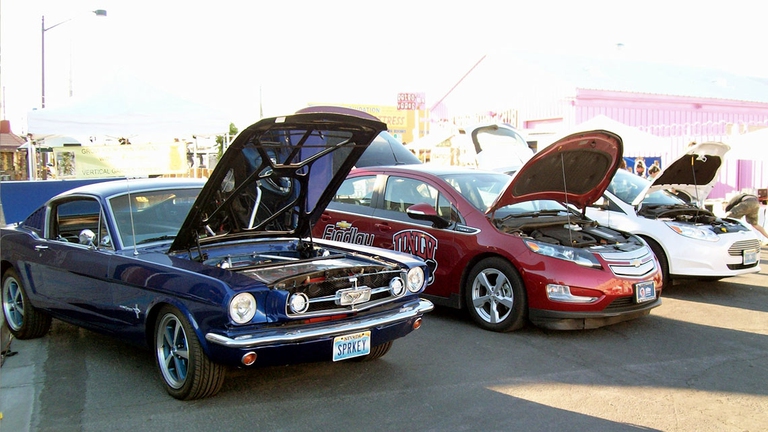 Sul retrofit l'Italia è in ritardo. Mentre in Nord America il dibattito attualmente è incentrato sullo smaltimento delle batterie a fine vita, qui si sta ancora discutendo dell’inadeguatezza delle infrastrutture di ricarica.