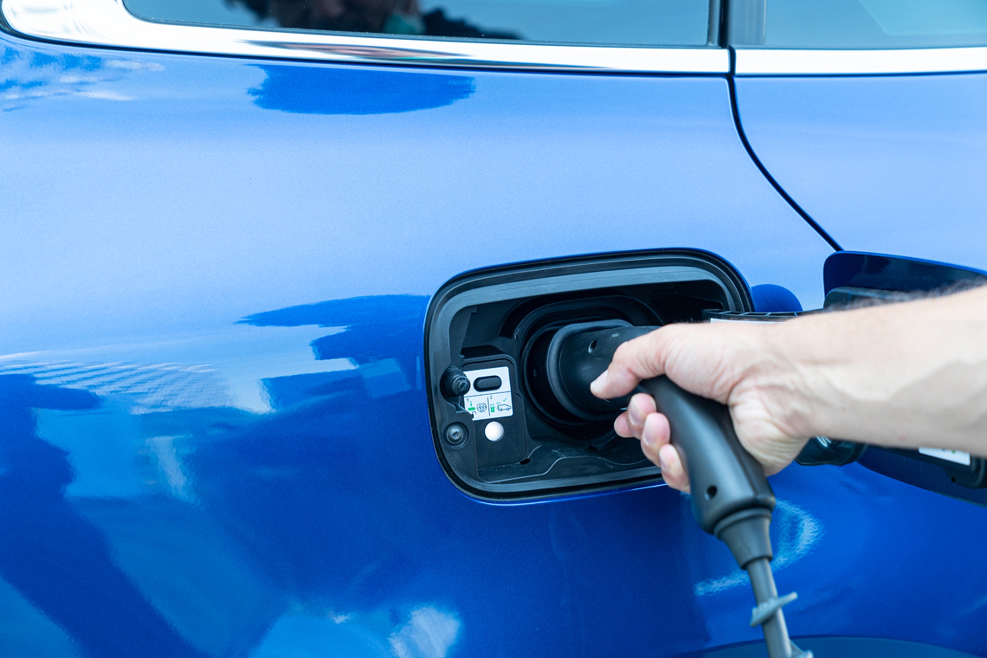 Renault-E-TECH-plug-in-hybr