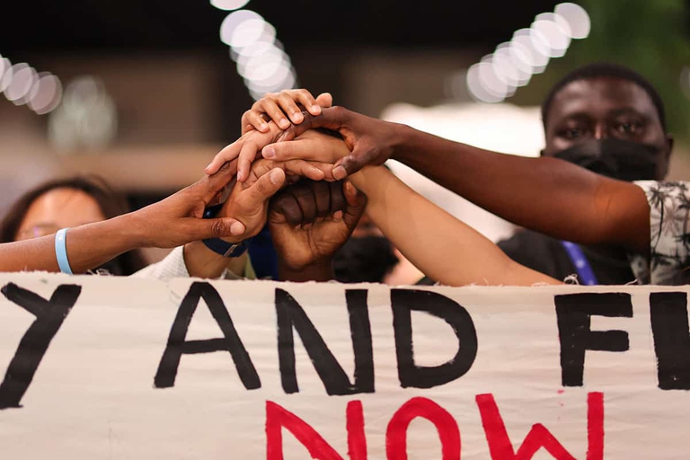 Attivisti alla Cop28 per la transizione giusta