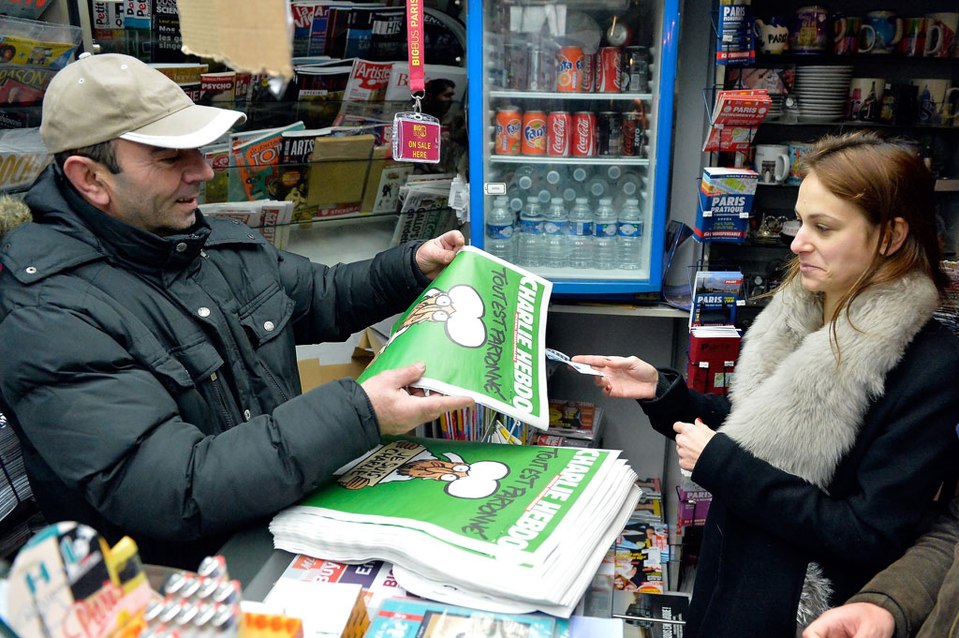 Charlie Hebdo nelle edicole di Parigi